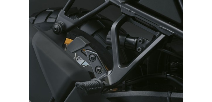 SOPORTE INFERIOR MALETAS LATERALES V-STROM 800 SOPORTE INFERIOR MALETAS LATERALES V-STROM 800